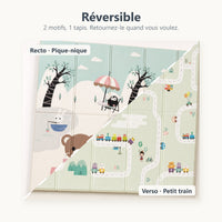 Tapis de jeu réversible pique-nique et petit train vu du dessus, coupé en diagonale entre le recto et le verso