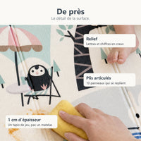 Gros plan sur le relief de lettres et de chiffres et les plis du tapis de jeu pique-nique et petit train