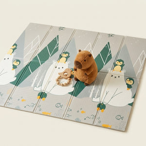 Pack tapis de jeu bébé réversible ECLOA motif ours polaires avec une peluche capybara et un anneau de dentition en bois