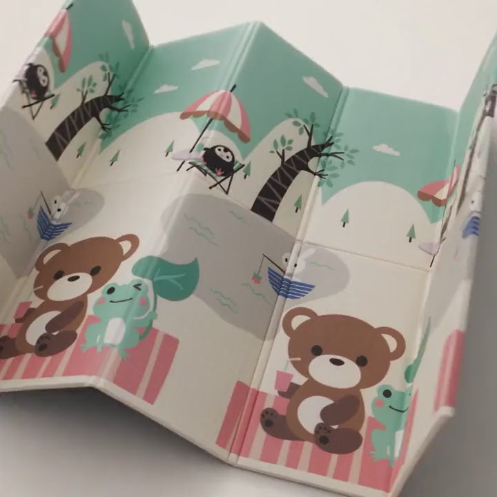Tapis de jeu bébé réversible pique-nique : il se déplie, lettres en relief, purée essuyée d'un coup d'éponge