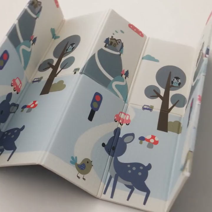 Tapis de jeu bébé réversible biche : il se déplie, lettres en relief, purée essuyée d'un coup d'éponge